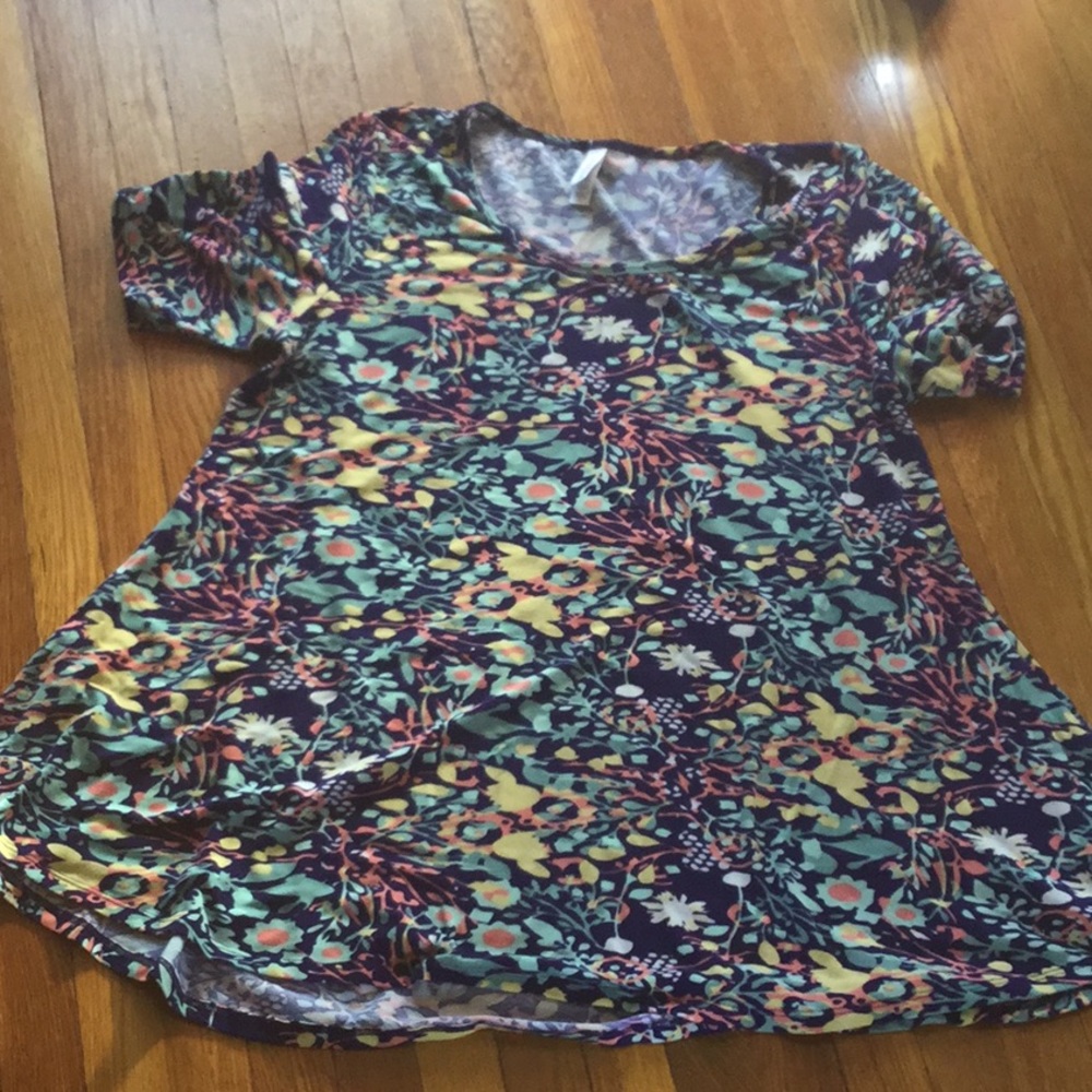 Large lularoe perfect t